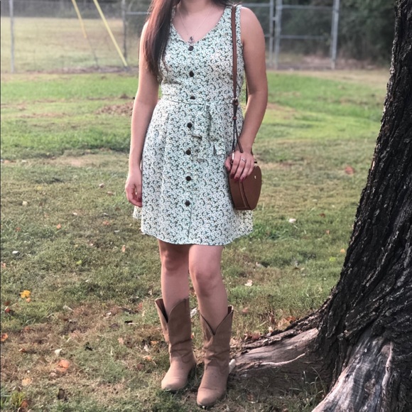 cute flowery green dress - Picture 2 of 2